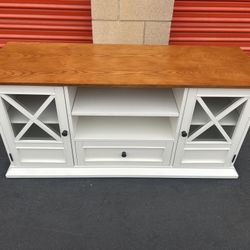 White Media Stand / Media Console / TV Stand / TV Console