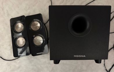 Insignia 2.1 Speaker System with Subwoofer