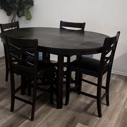 Dining Table And 4 Chairs 