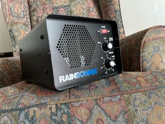 un desodorizador de aire y generador de ozono, especÃficamente un modelo Rainbowair Activator (como la serie Activator 500 o similar) diseñado para el