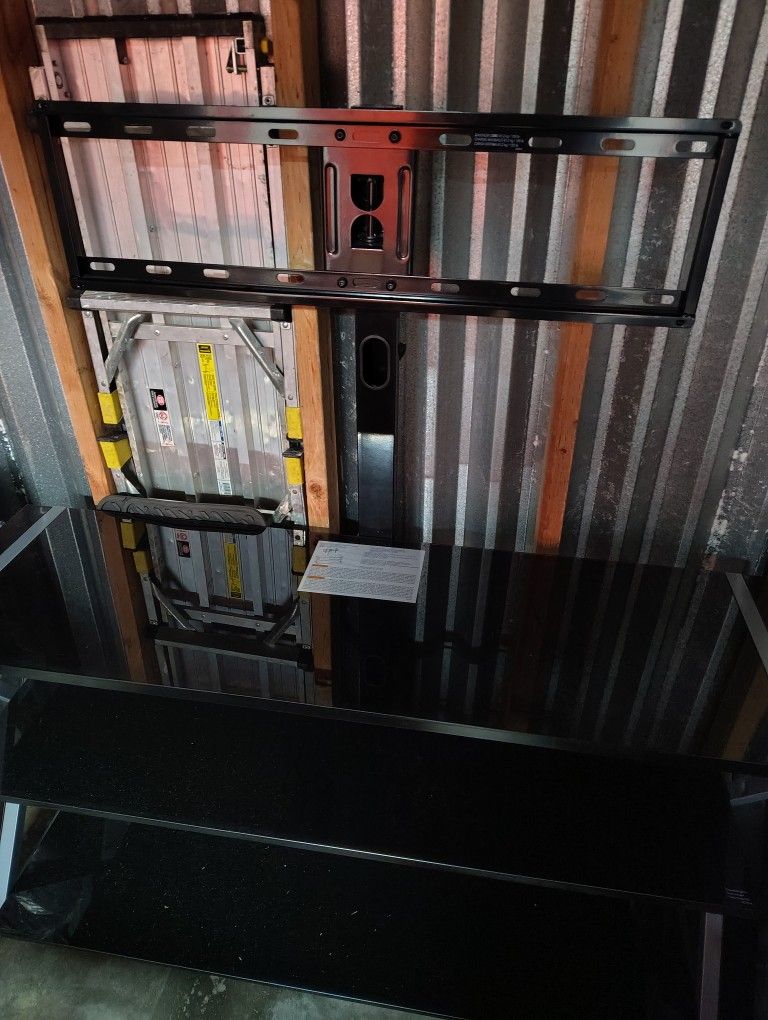 TV STAND BLACK UP TO 70"