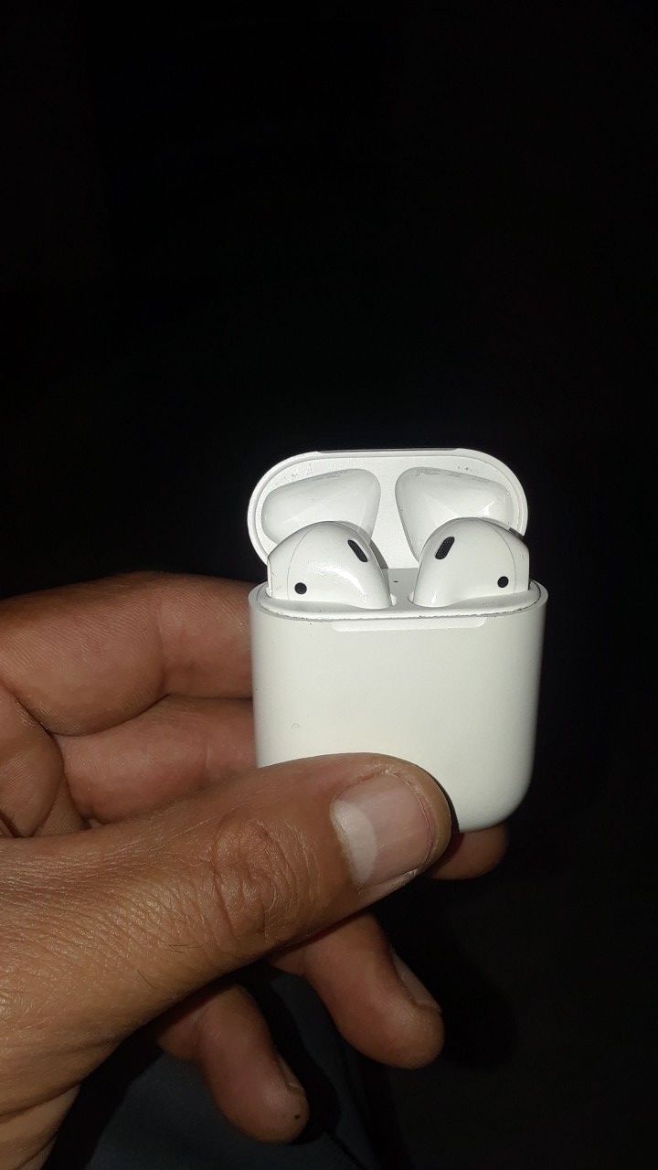 Apple AirPod Bluetooth headphones