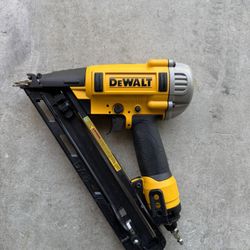 Dewalt 15ga Nail Gun