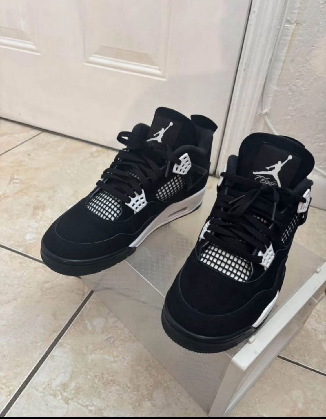 Air Jordan 4 Retro White Thunder