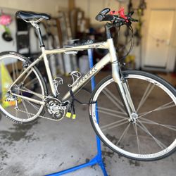 Trek FX 7.5 Hybrid Bike – 51cm Frame