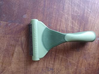 Safari shed magic dog brush