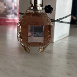 Flowerbomb perfume woman