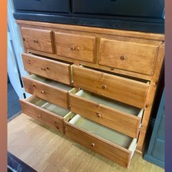9 drawers dresser/ Nine drawers dresser