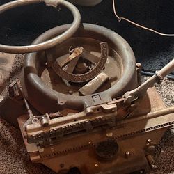 Description: Early 1900s hand-crank mimeograph, complete with drum, copy counter, and crank lever. Needs some TLC—great project for collectors or rest