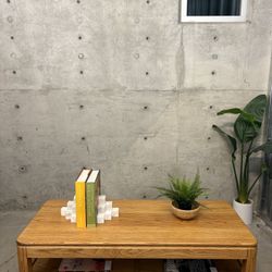 LARGE BEAUTIFUL POST MODERN OAK COFFEE TABLE (DELIVERY AVAILABLE) 