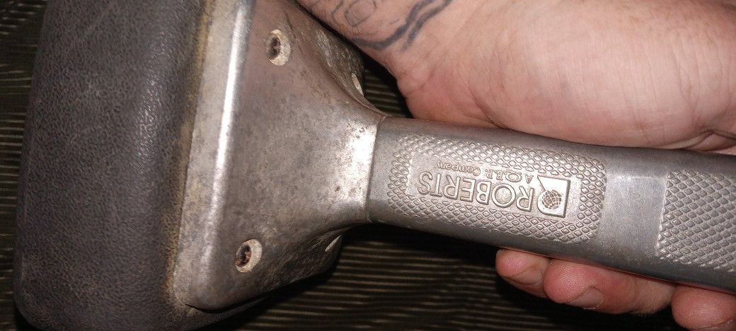 Top Of The Line Heavy-duty Robert's 10-412 Knee Kicker