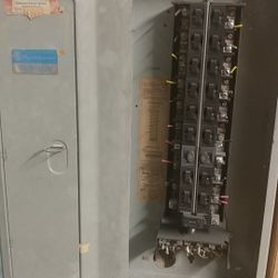 Pushmatic breaker box