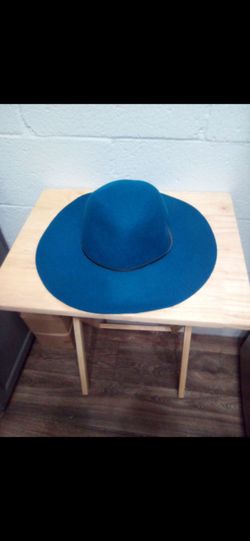 Ladies hat Pickup 3-8:30 pm rainbow /charleston cash only moving sale