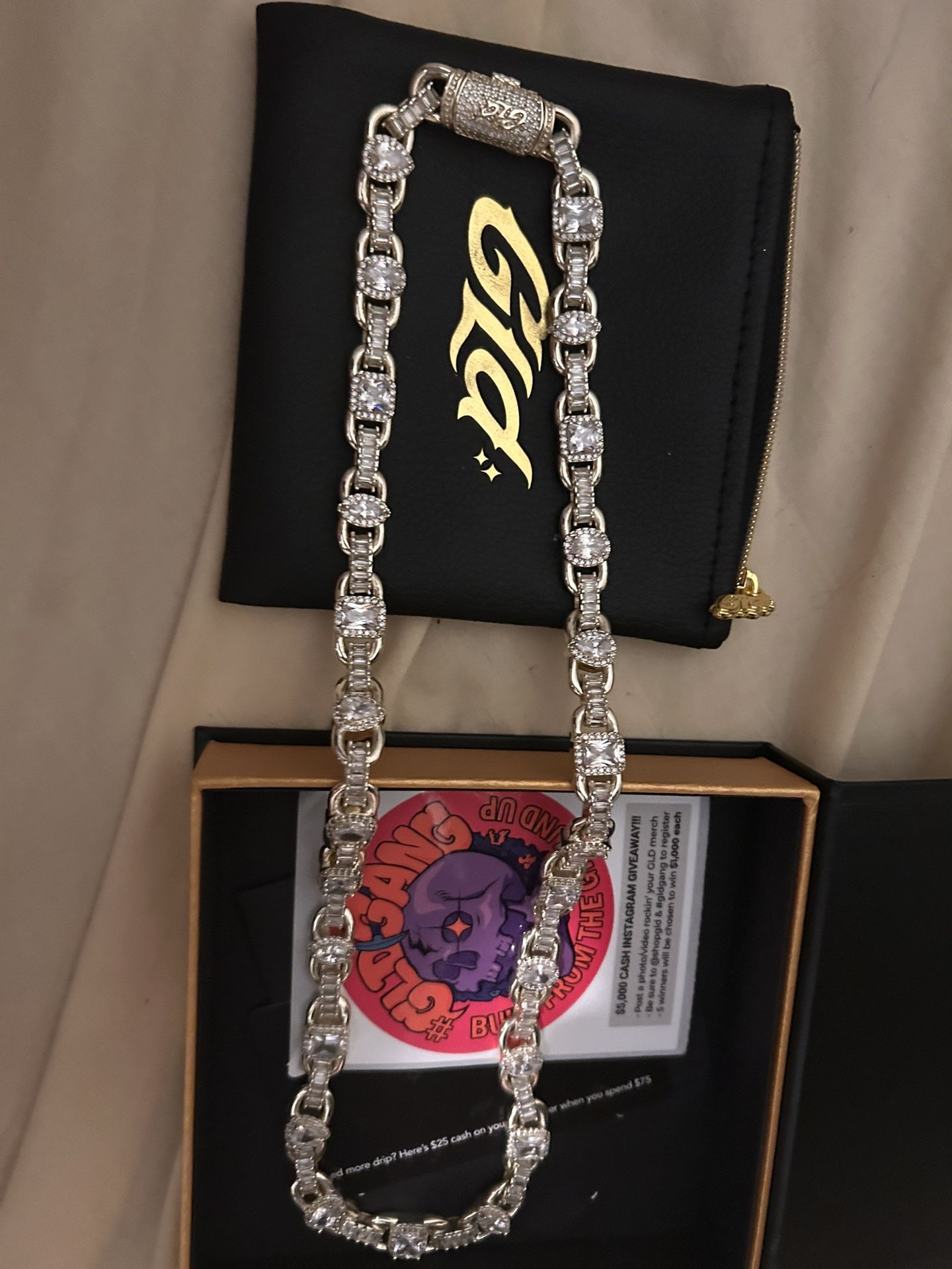 GLD NECKLACE NEVER WORN Jewelry & Accessories