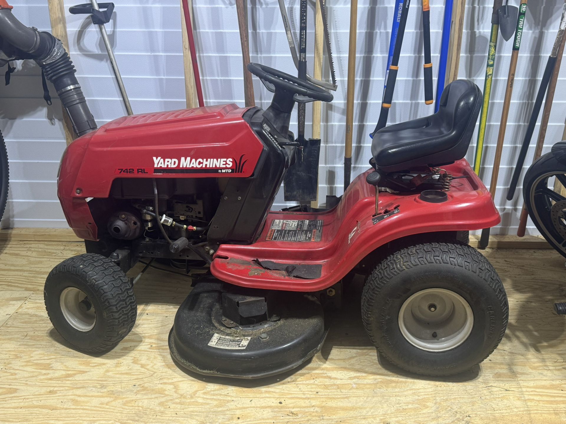 Yard Machine (MTD) 17.5hp 42 inch Ride On Mower