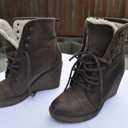 Women's Aldo Distressed Brown Suede Lace Up Wedge Boots Size 37