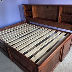 Solid Wood Daybed w/bookshelf & Storage
