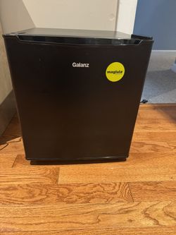 Galanz 1.7 Cu ft Single Door Mini Fridge, Black