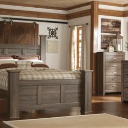 Juararo Dark Brown Poster Bedroom Set