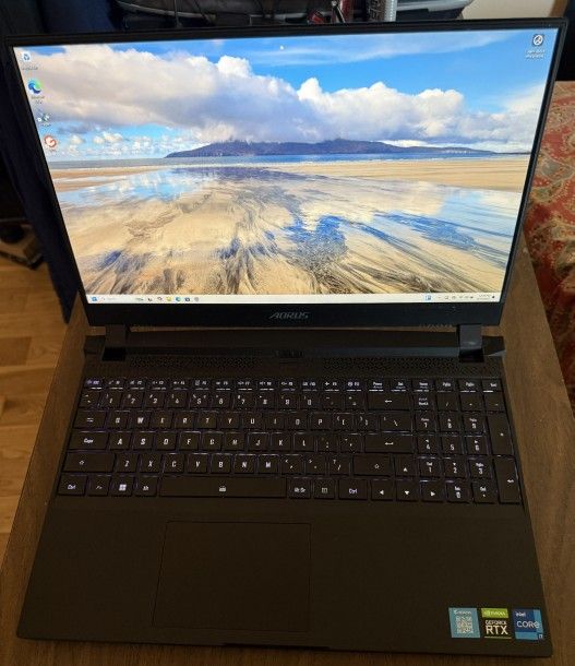 AORUS 5 (Intel 12th Gen) 1tb ssd rtx 3070 intel 12700h 32gb Ram