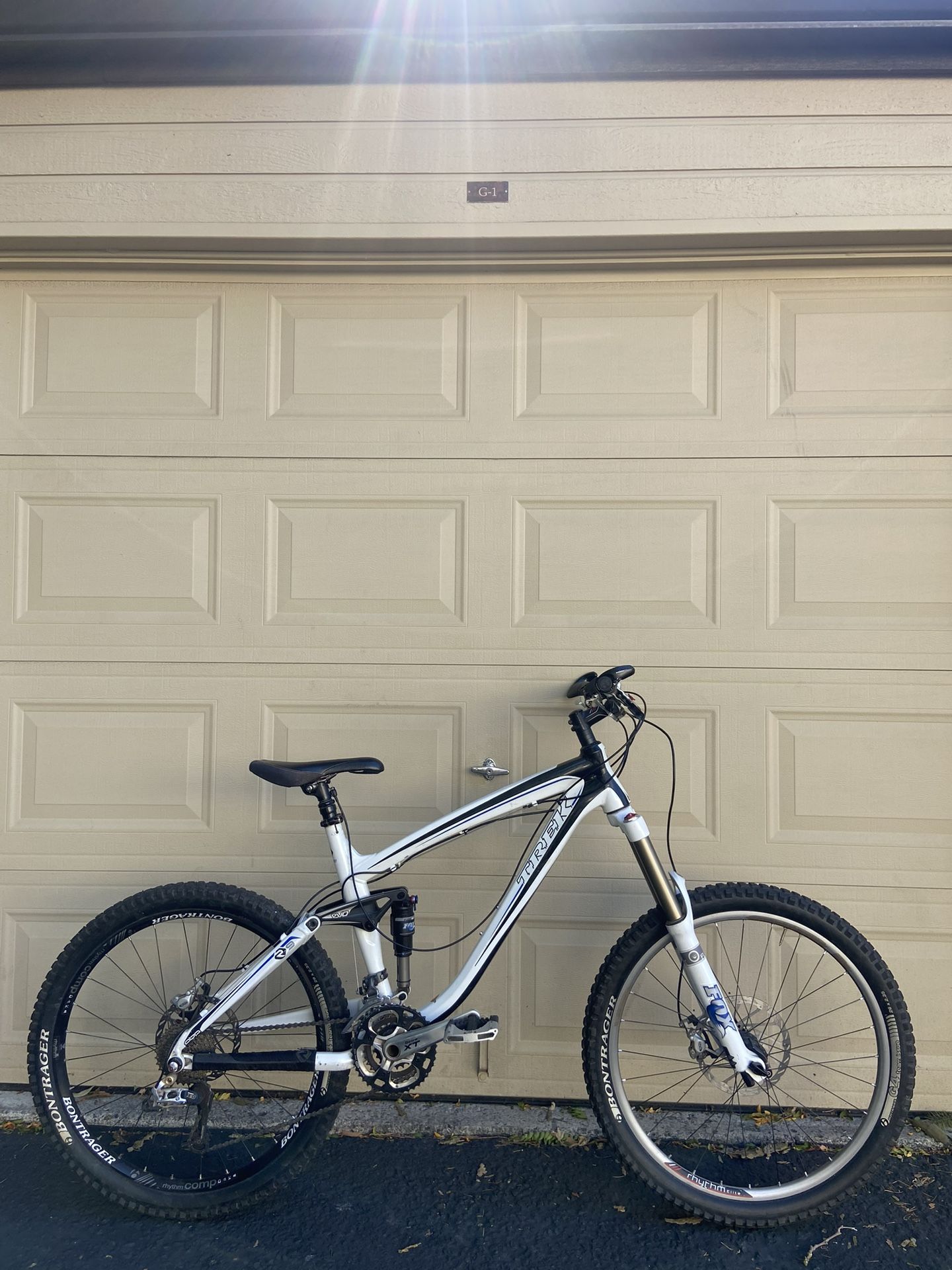Trek Remedy 9 – Full Suspension Mountain Bike – 18.5” Frame – 26” Wheels Aluminium Bicycle MTB