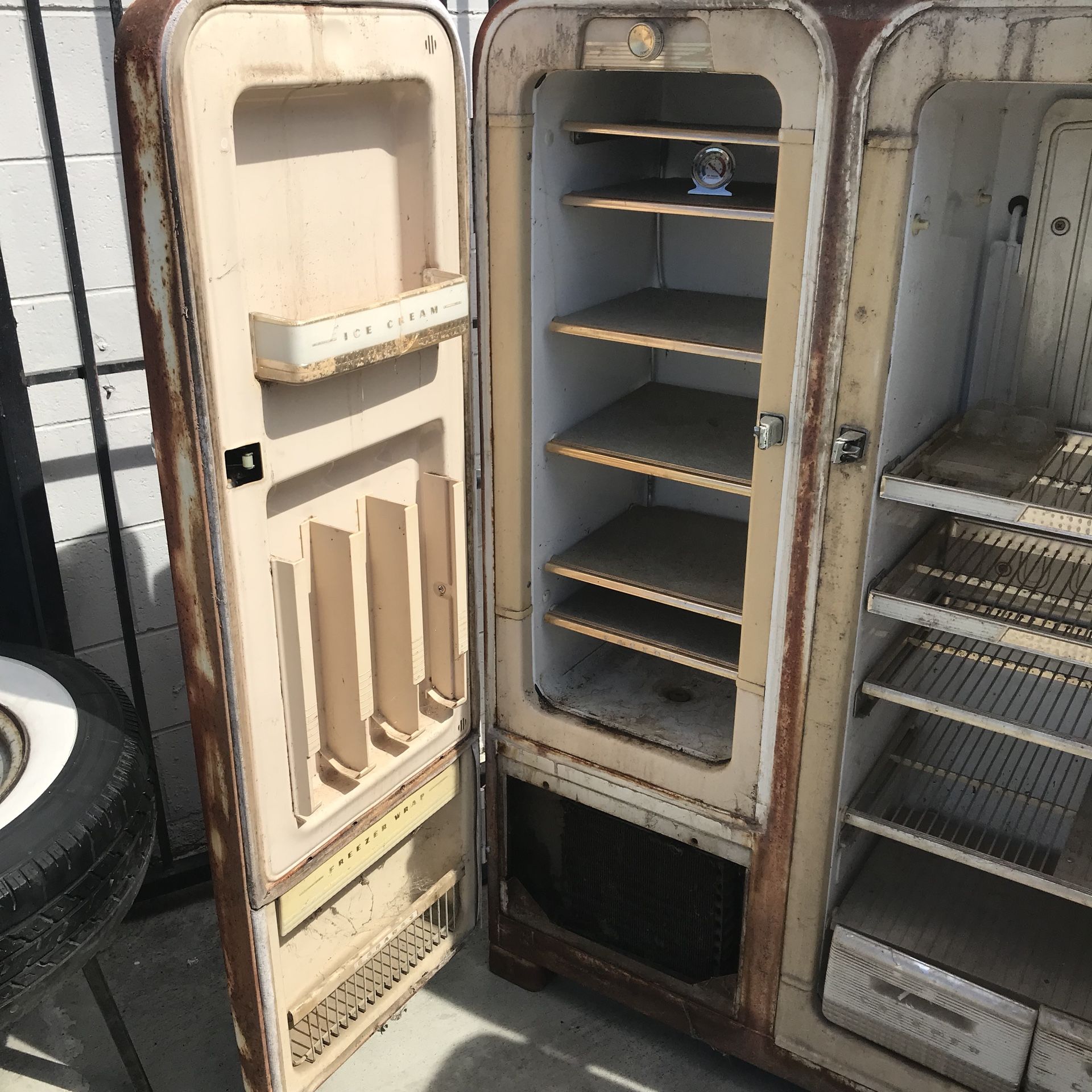 Kelvinator foodarama Foodorama vintage refrigerator for Sale in Anaheim