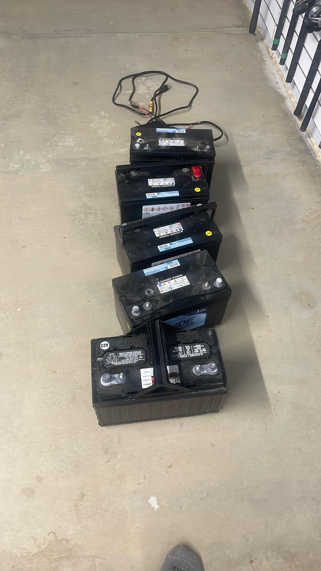 Batteries and one single bank charger