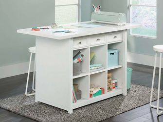 Teannan Craft Table & Stools