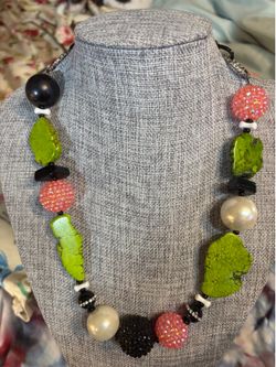 Adorable vintage statement necklace