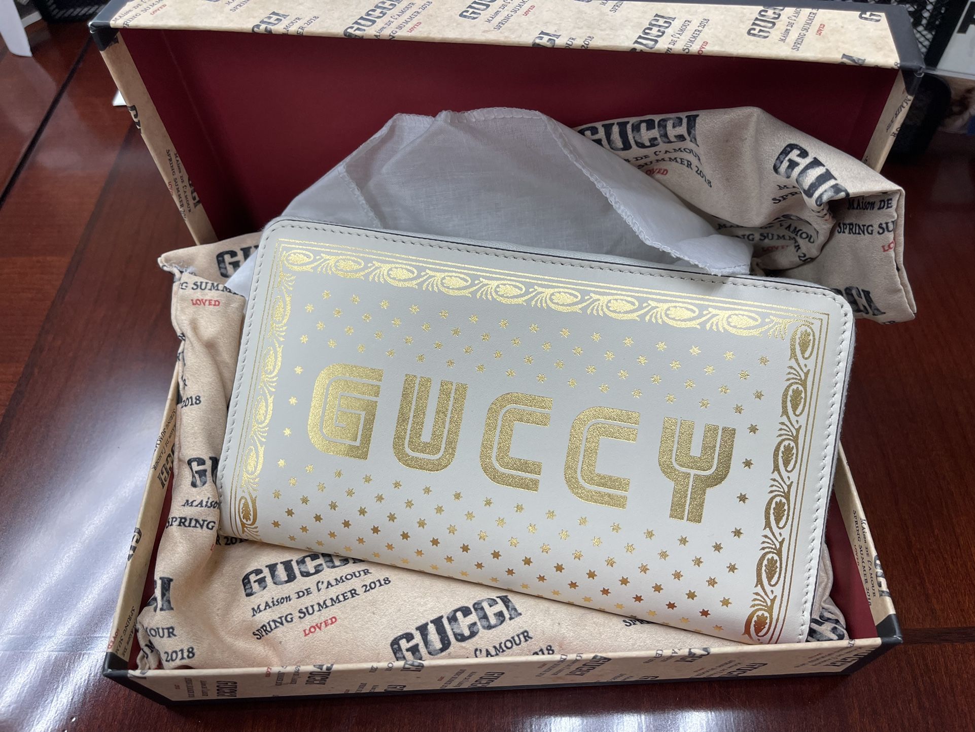 NWT AUTHENTIC Gucci Unisex White Guccy Sega Logo Wallet