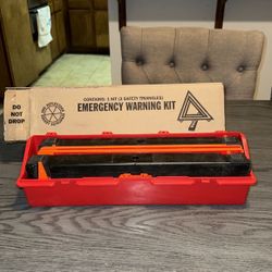 Safety Triangles (Emergency Kit)