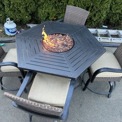 5 Piece Outdoor Dinning Table 4 Swivel Chairs 
