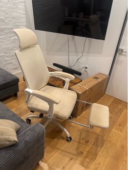 Ergonomic office chair - reclining with foot rest