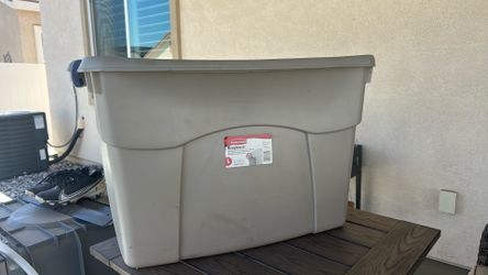 Large Rubbermaid Storage