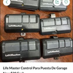 Life Master Control Para Puerta De Garaje New $20 Each 