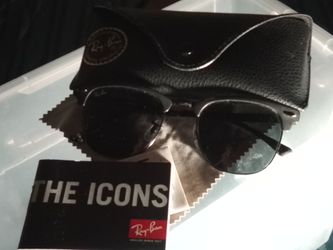 Ray-Ban RB3016 Clubmaster Classic Sunglasses Black/Gold G-15 51mm w/ Case ✓Price:  50 · Quick Sale  obo