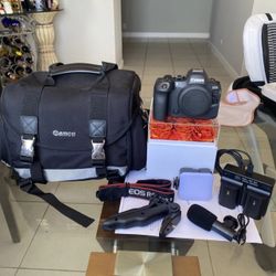 Canon EOS R6 Mark II 24.2 MP Digital Camera Lots Of Extras!