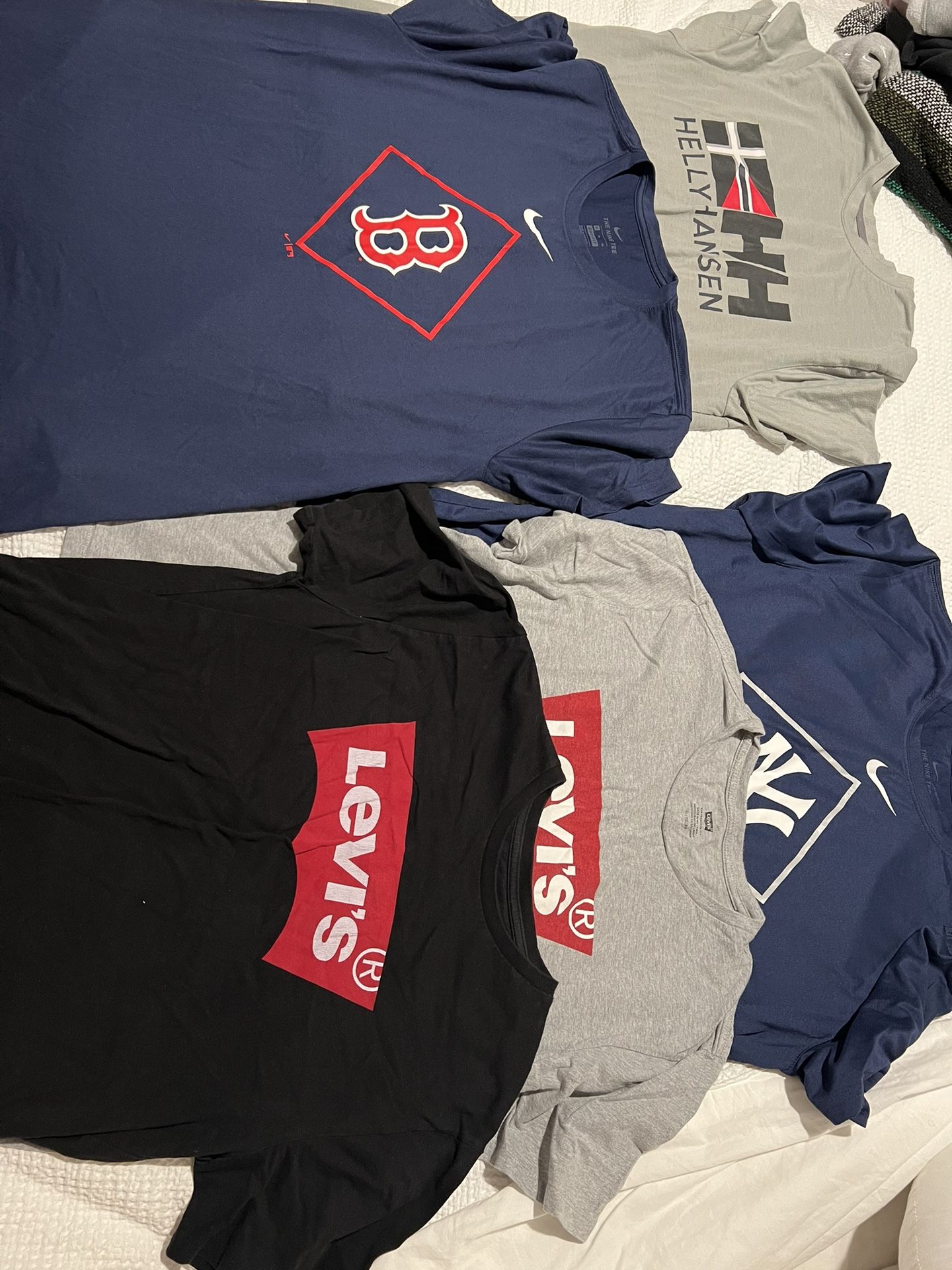 Mens tshirt set size Xl , nike, levis, hally hansen