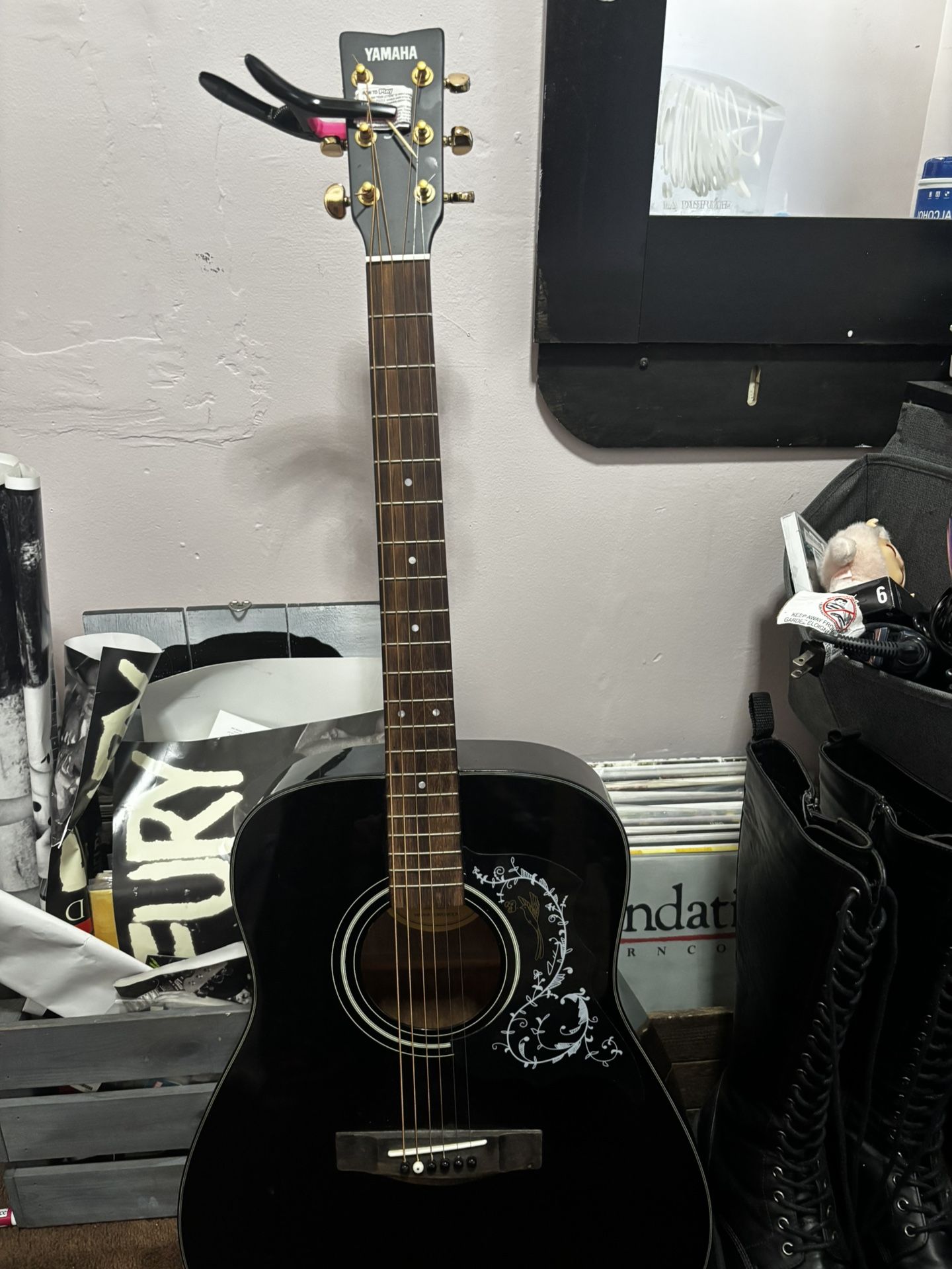 Yamaha F335 Black Acoustic Guitar 