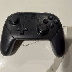 Nintendo Switch Pro Controller – Excellent Condition + Charging Dock