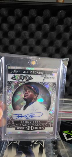 Sammy Sosa Leaf Sports Heroes Auto Card /30