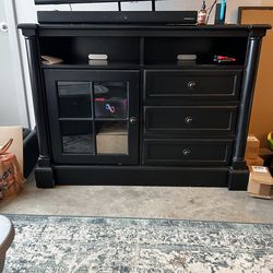 Entertainment center