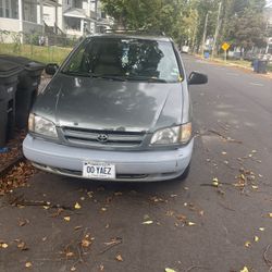 2000 Toyota Sienna 