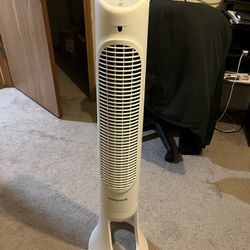 Honeywell Quiet Set 5-Speed Tower Fan Oscillating for Sale in Dekalb, IL -  OfferUp