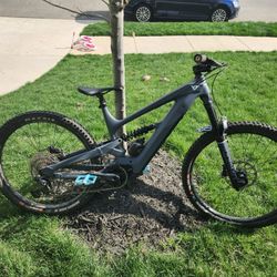 E Mountain Bike