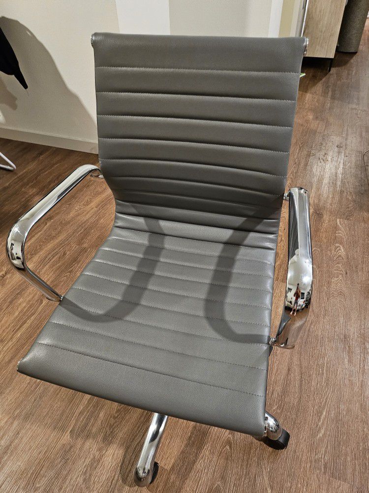 [Move sale] Icons of Manhattan leather office chair
