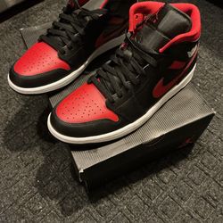 Air Jordan 1 retro Mid black and red trainers