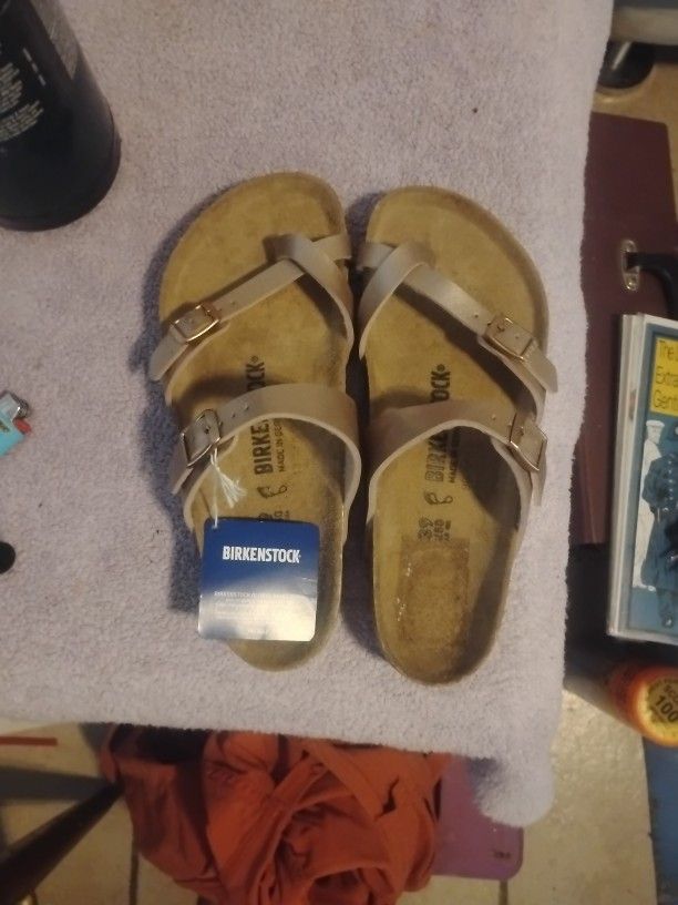 New Women's Birkenstock Sandals Size 8 1./2