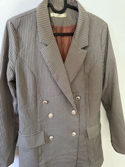 Classic Women’s Suit — Beige & Brown Check Pattern Elegant two-piece suit in a fine beige-brow