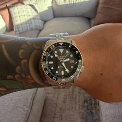 Seiko 5 Sports Automatic GMT – Black Dial – Stainless Steel Bracelet